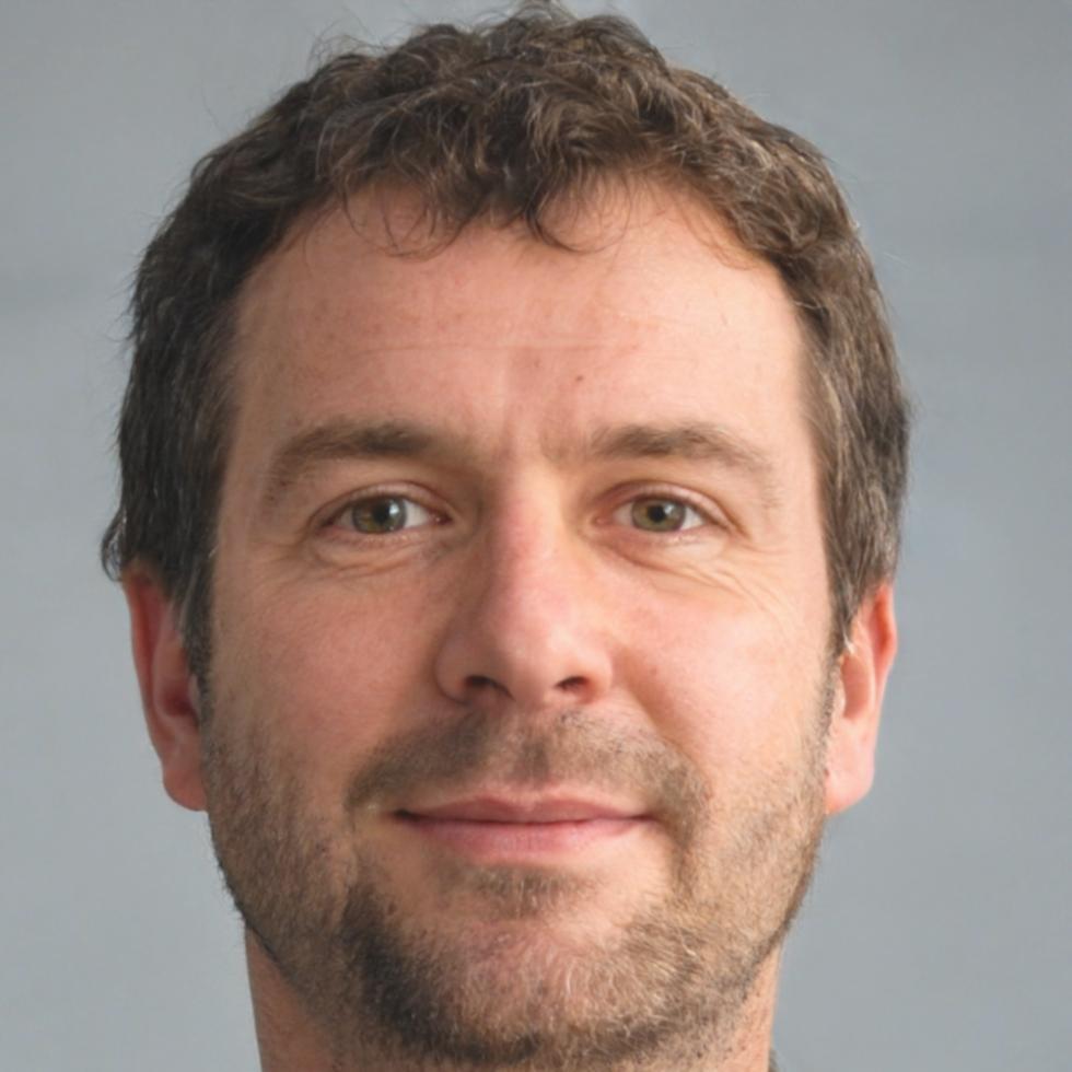 Dr. Kasem Thongchai, Lead Instructor at twinklecore